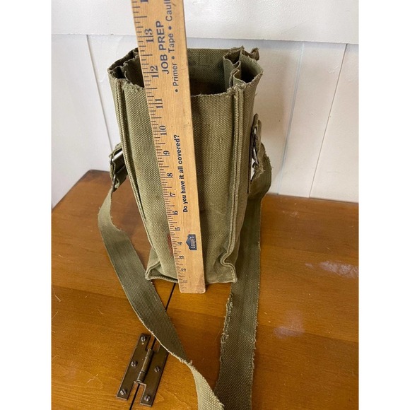 Antique World War military gas mask bag - Picture 10 of 12